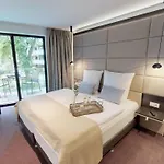 Apartament White Pearl 1.06 *